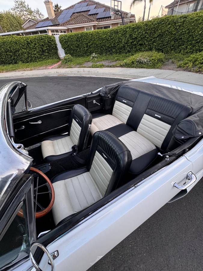 Ford-Mustang-convertible-1966-white-15