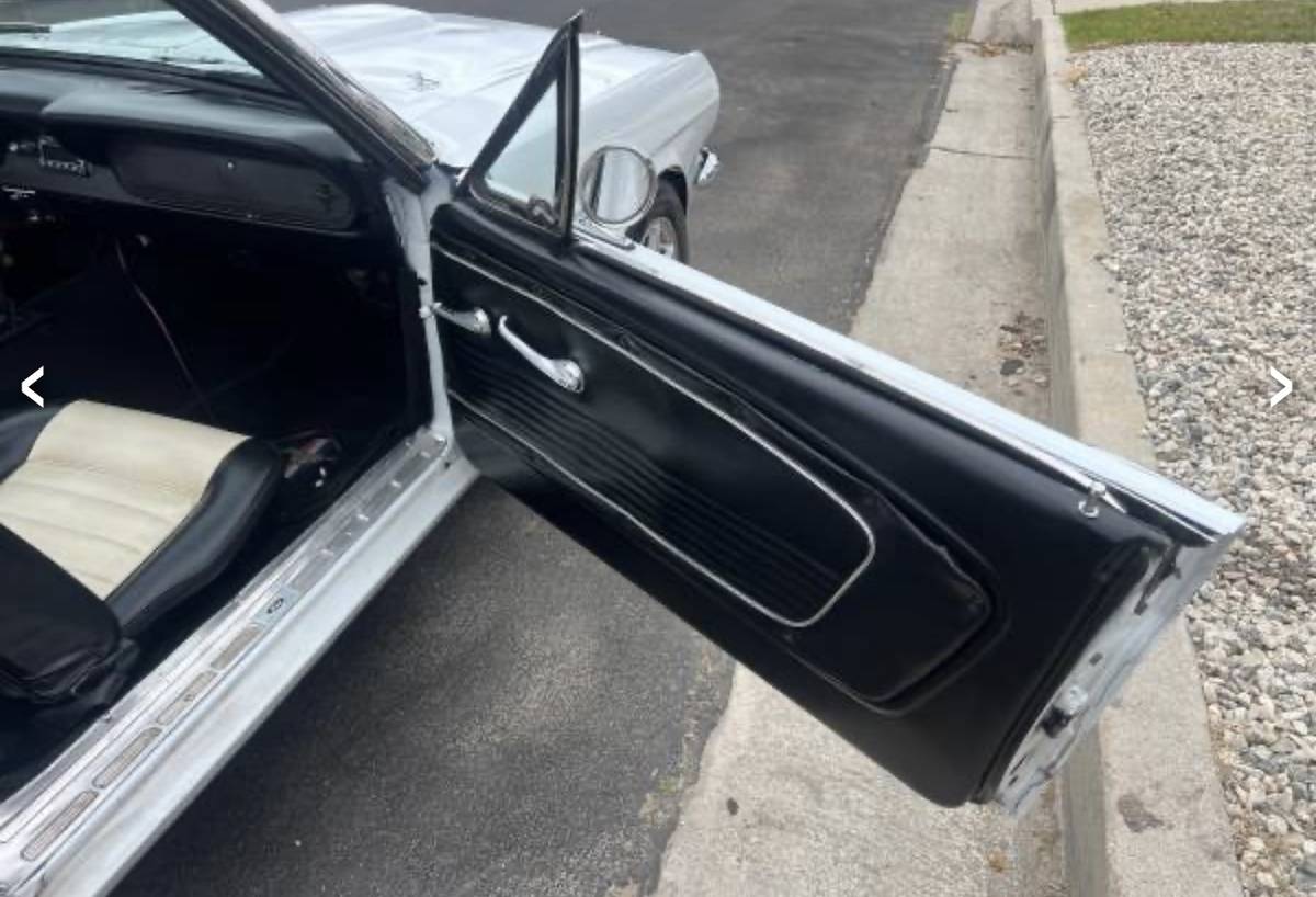 Ford-Mustang-convertible-1966-white-7