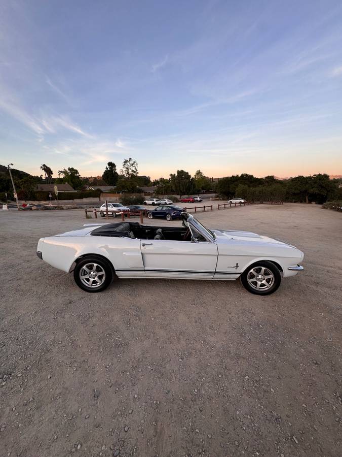 Ford-Mustang-convertible-1966-white