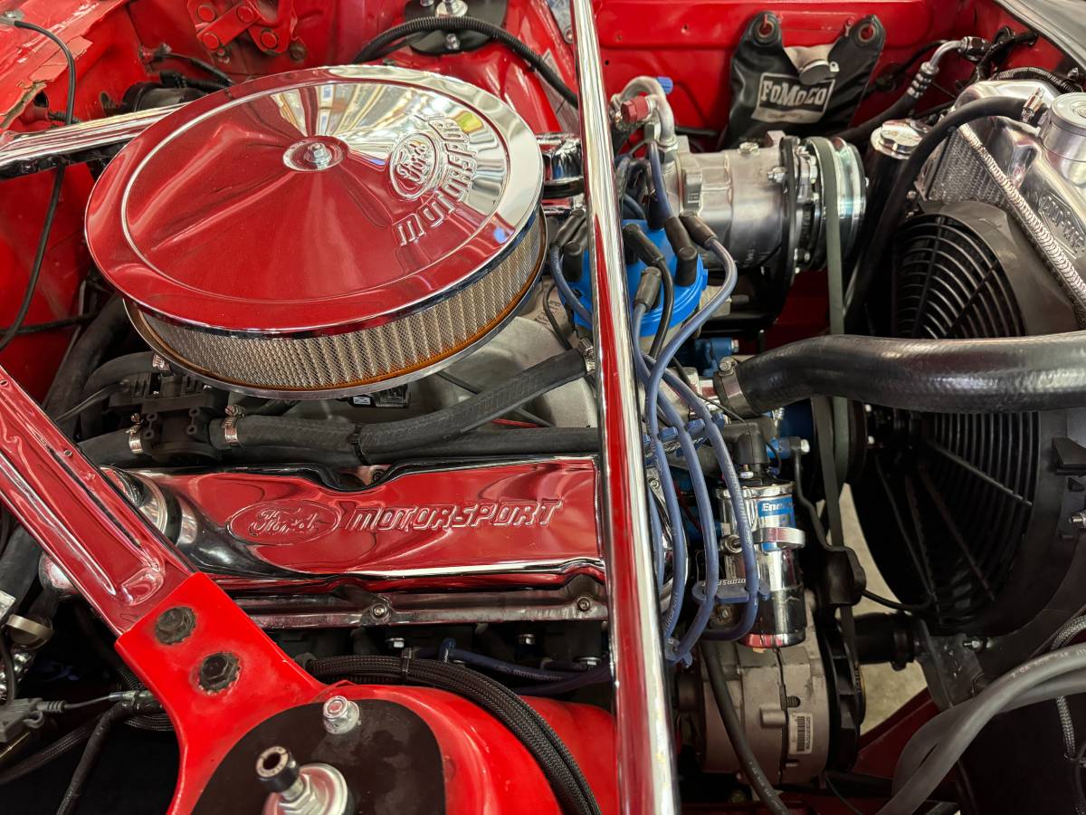Ford-Mustang-coupe-1966-red-23