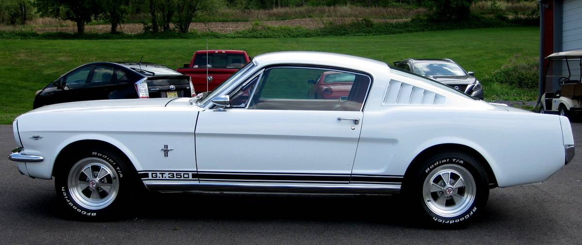 Ford-Mustang-fastback-1964-white-1