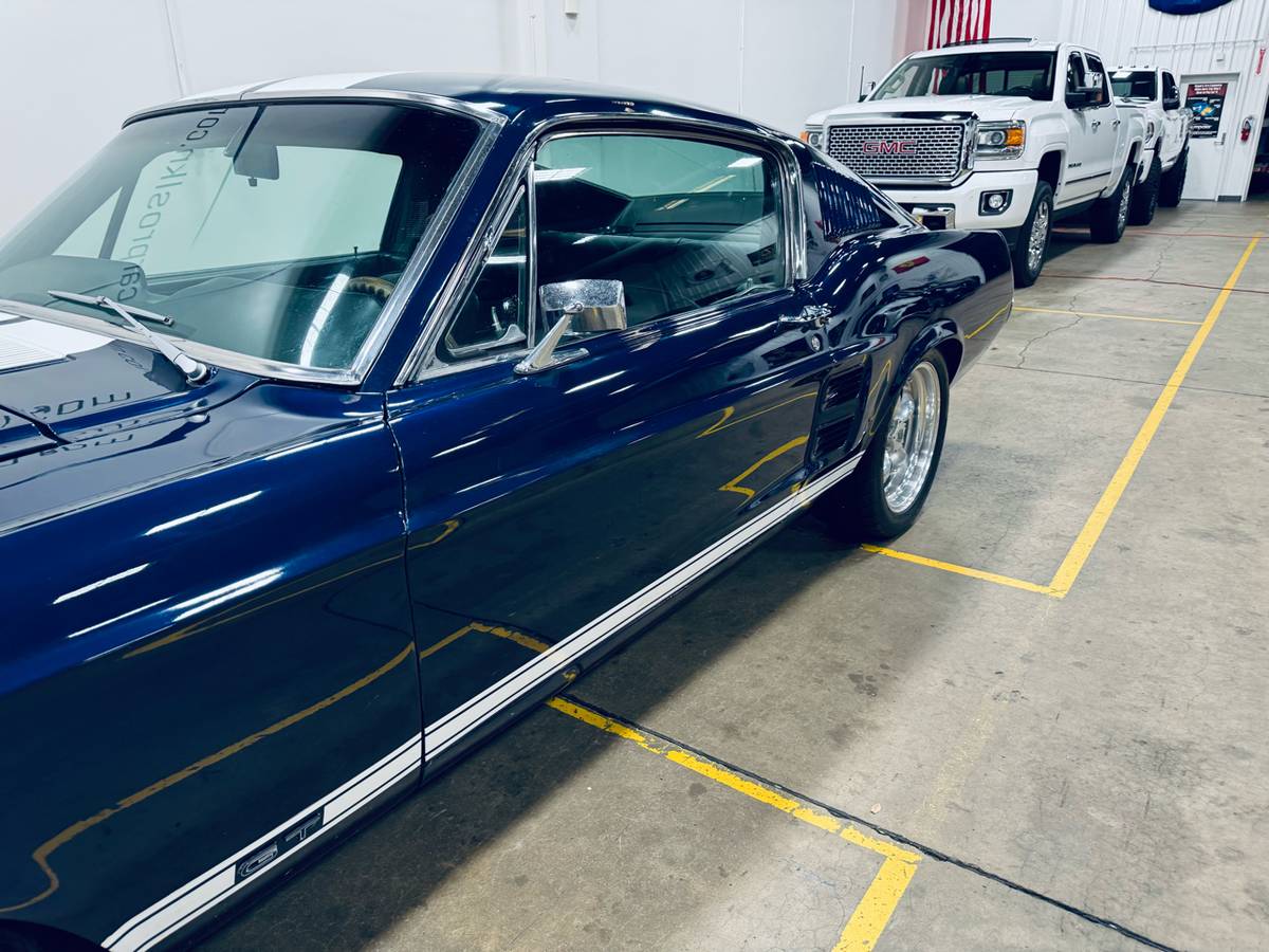 Ford-Mustang-fastback-1967-blue-21
