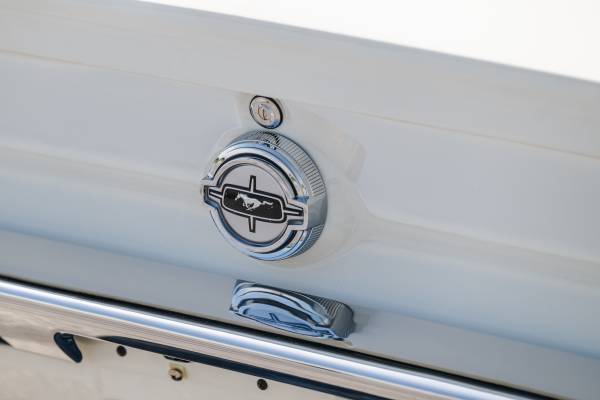 Ford-Mustang-fastback-1968-white-1
