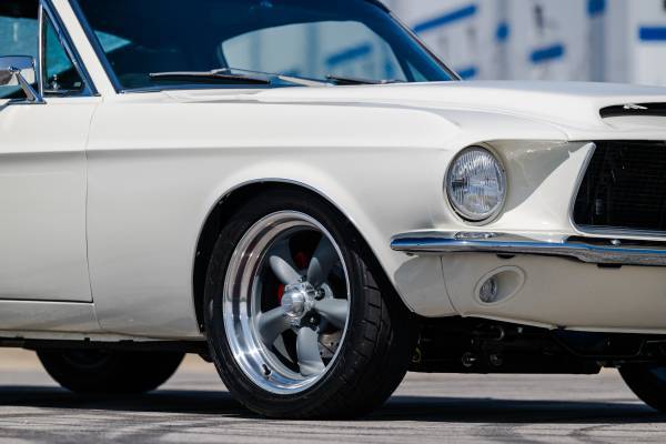 Ford-Mustang-fastback-1968-white-10