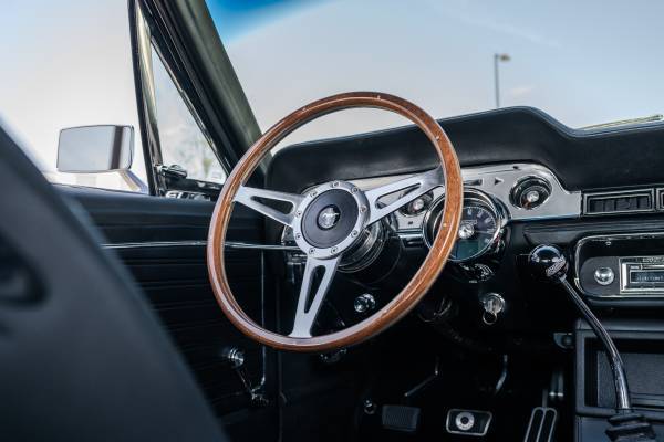Ford-Mustang-fastback-1968-white-14