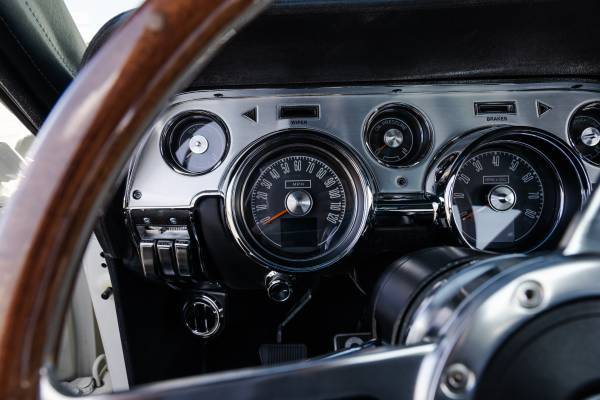 Ford-Mustang-fastback-1968-white-2