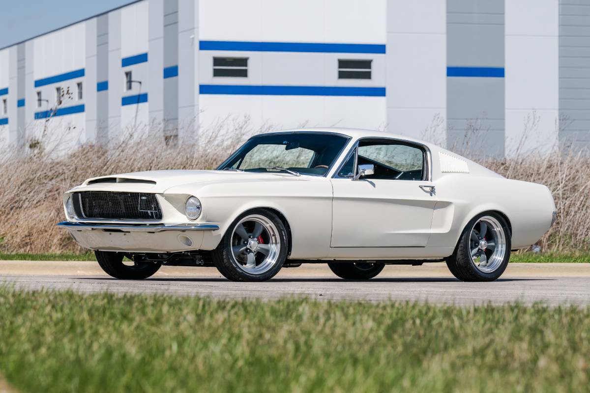 Ford-Mustang-fastback-1968-white