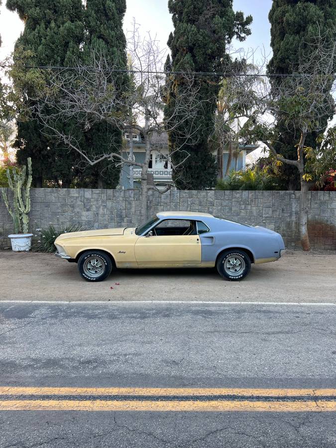 Ford-Mustang-fastback-1969-yellow-2