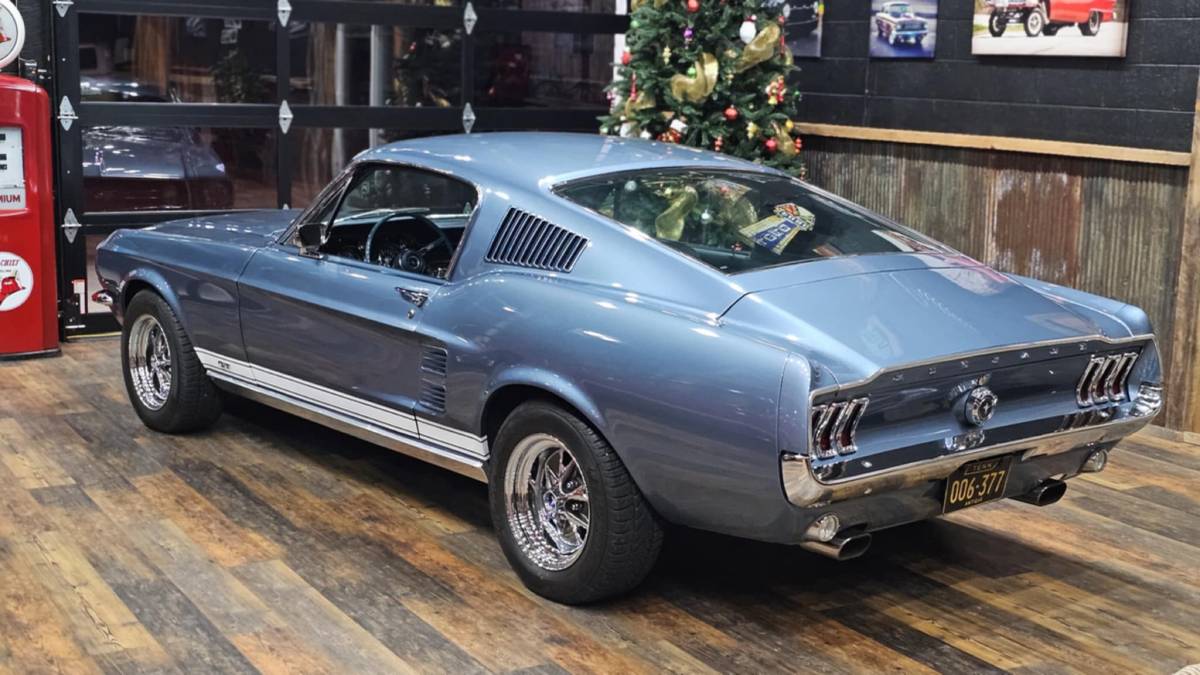 Ford-Mustang-gt-1967-blue-1
