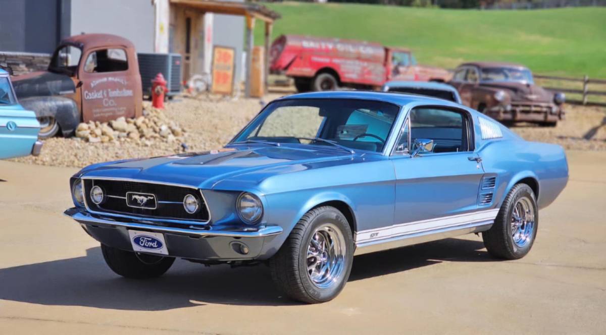 Ford-Mustang-gt-1967-blue