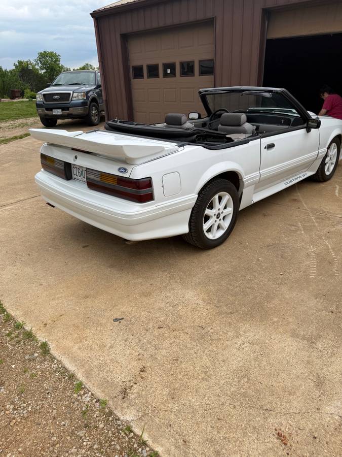 Ford-Mustang-gt-1991-white-1