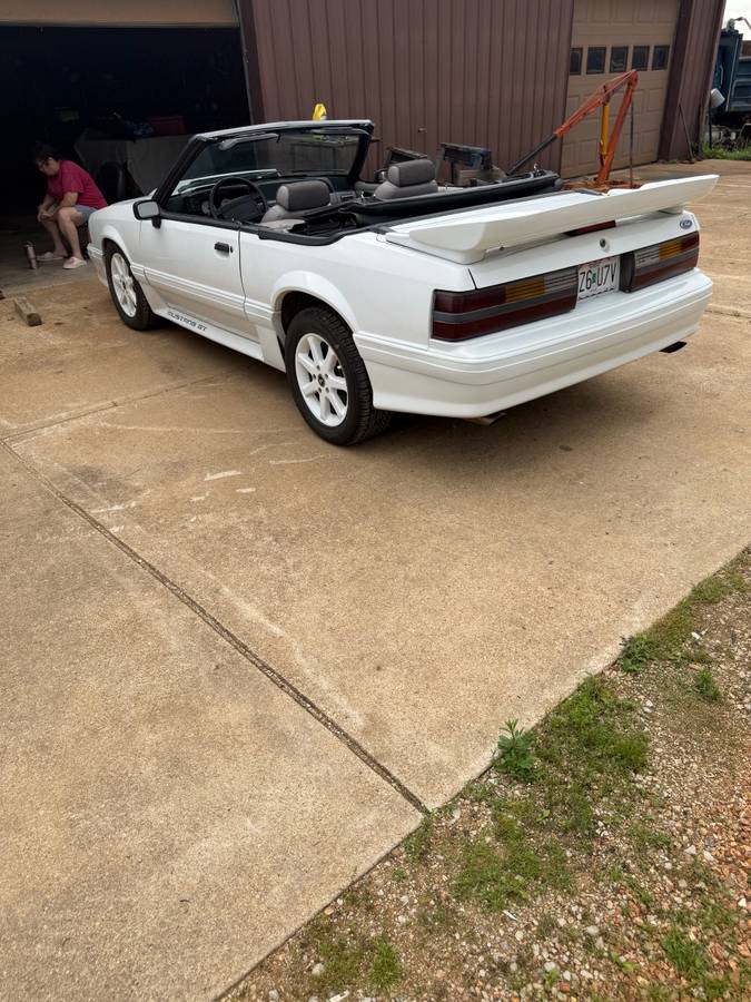 Ford-Mustang-gt-1991-white-2