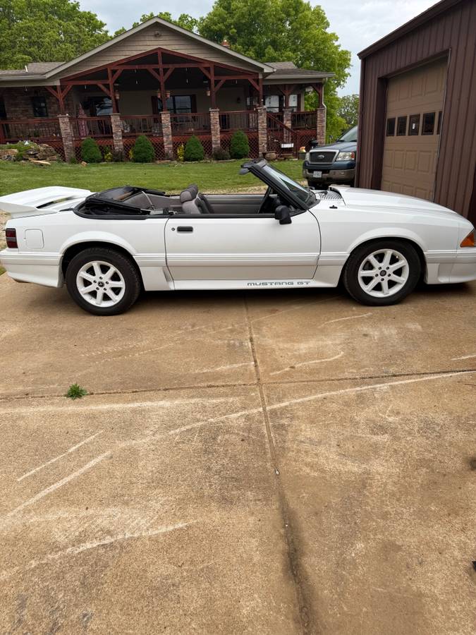 Ford-Mustang-gt-1991-white