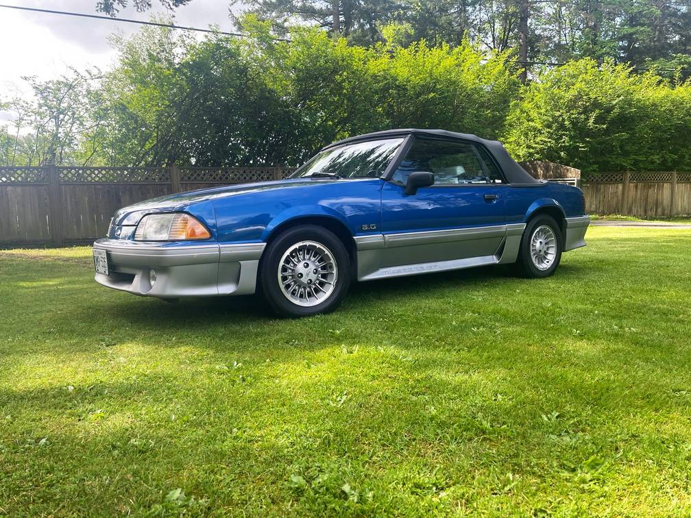Ford-Mustang-gt-convertible-1990-blue