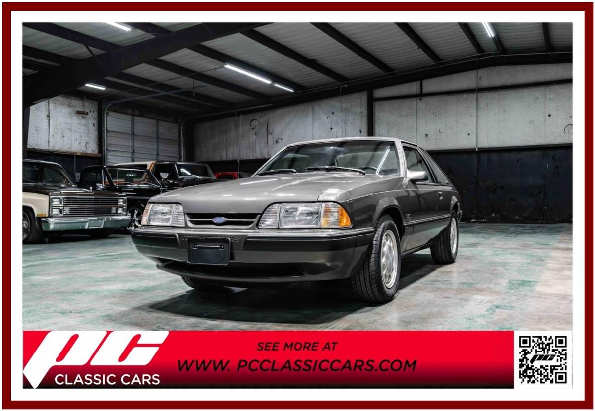 Ford-Mustang-lx-hatch-1990