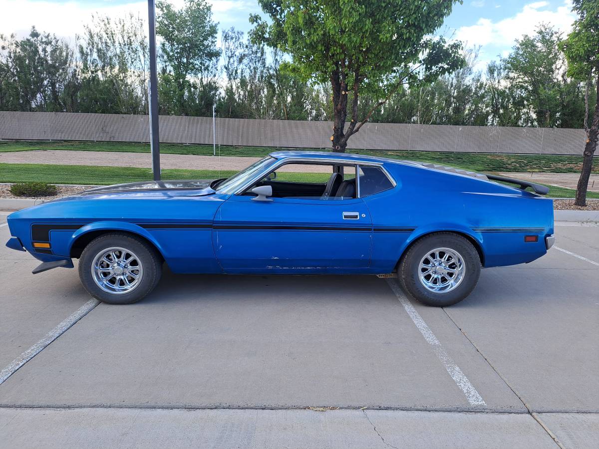 Ford-Mustang-mach-1-1972-blue