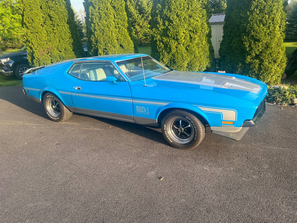 Ford-Mustang-mach-1-clone-1972-blue-1