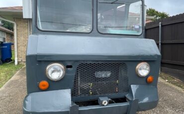 Ford-P-350-1970-Step-Van-3