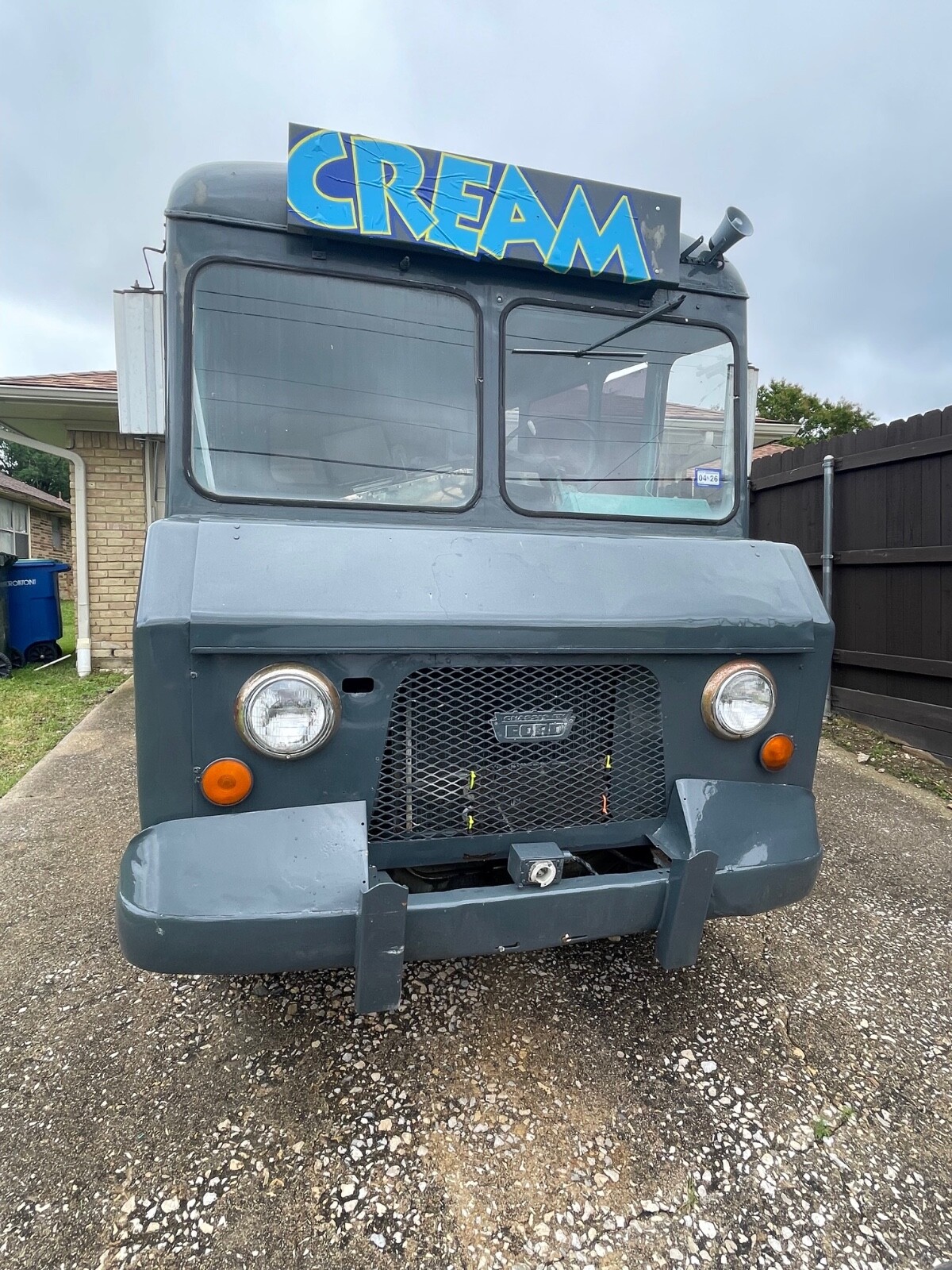 Ford-P-350-1970-Step-Van-3