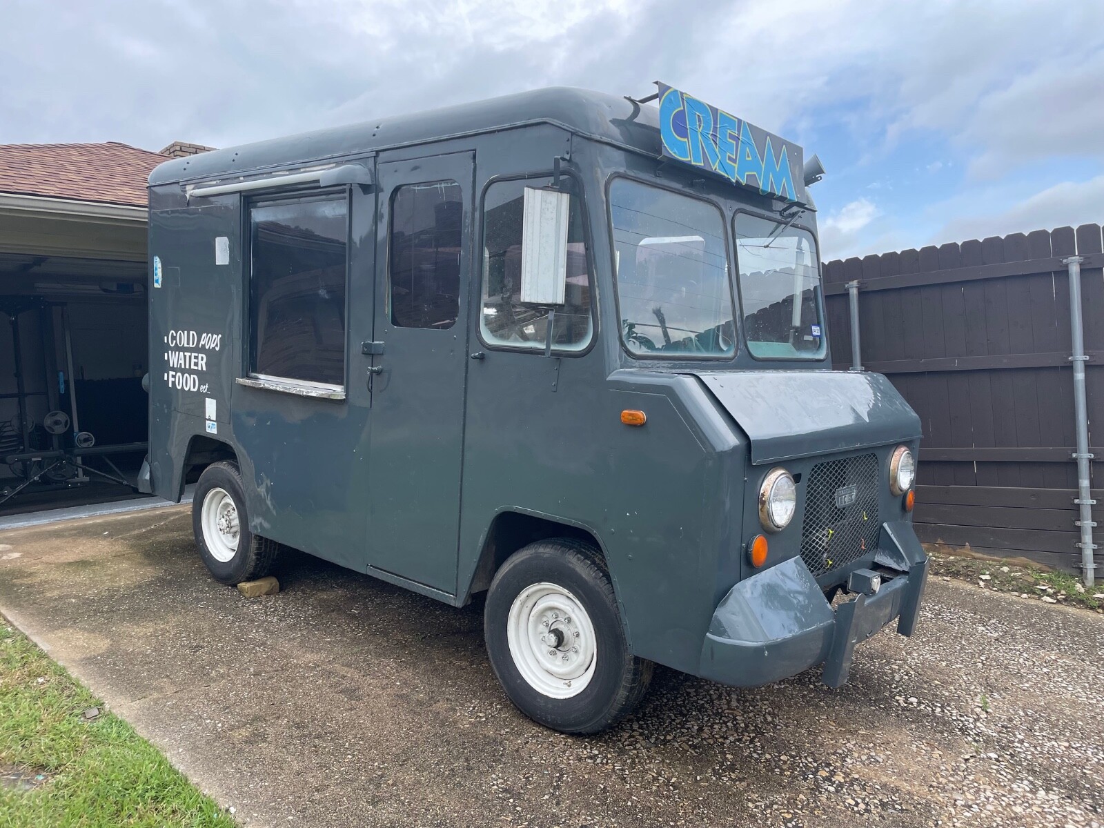 Ford-P-350-1970-Step-Van-5