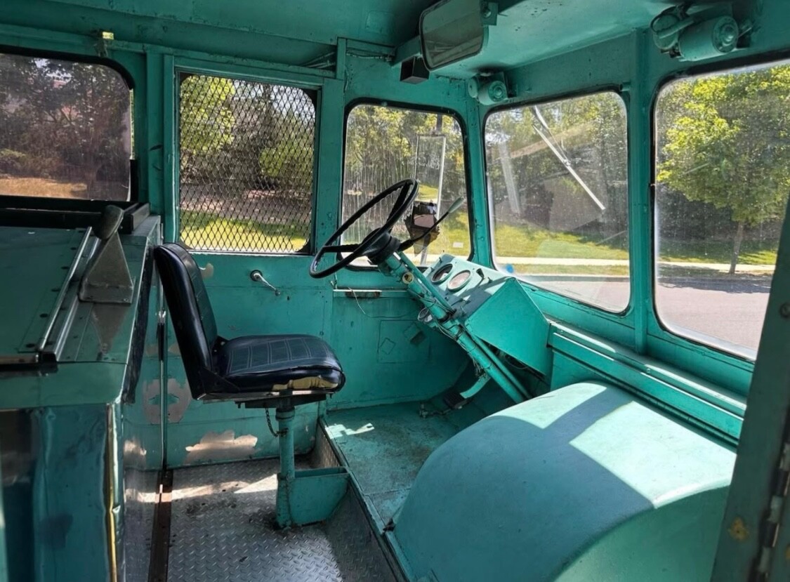 Ford-P-350-1970-Step-Van-6