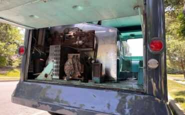 Ford-P-350-1970-Step-Van-8