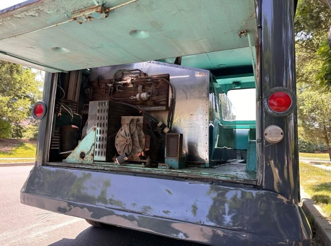 Ford-P-350-1970-Step-Van-8