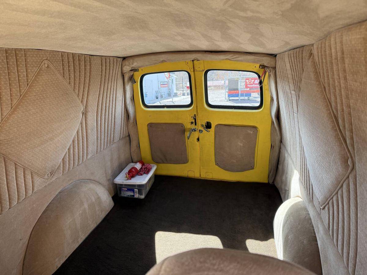 Ford-Panel-van-1954-yellow-13