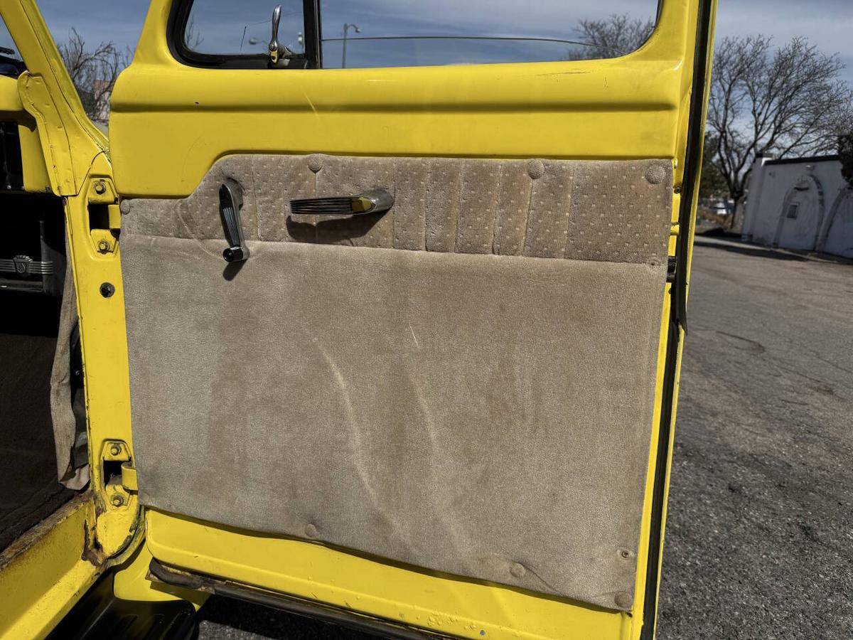 Ford-Panel-van-1954-yellow-16