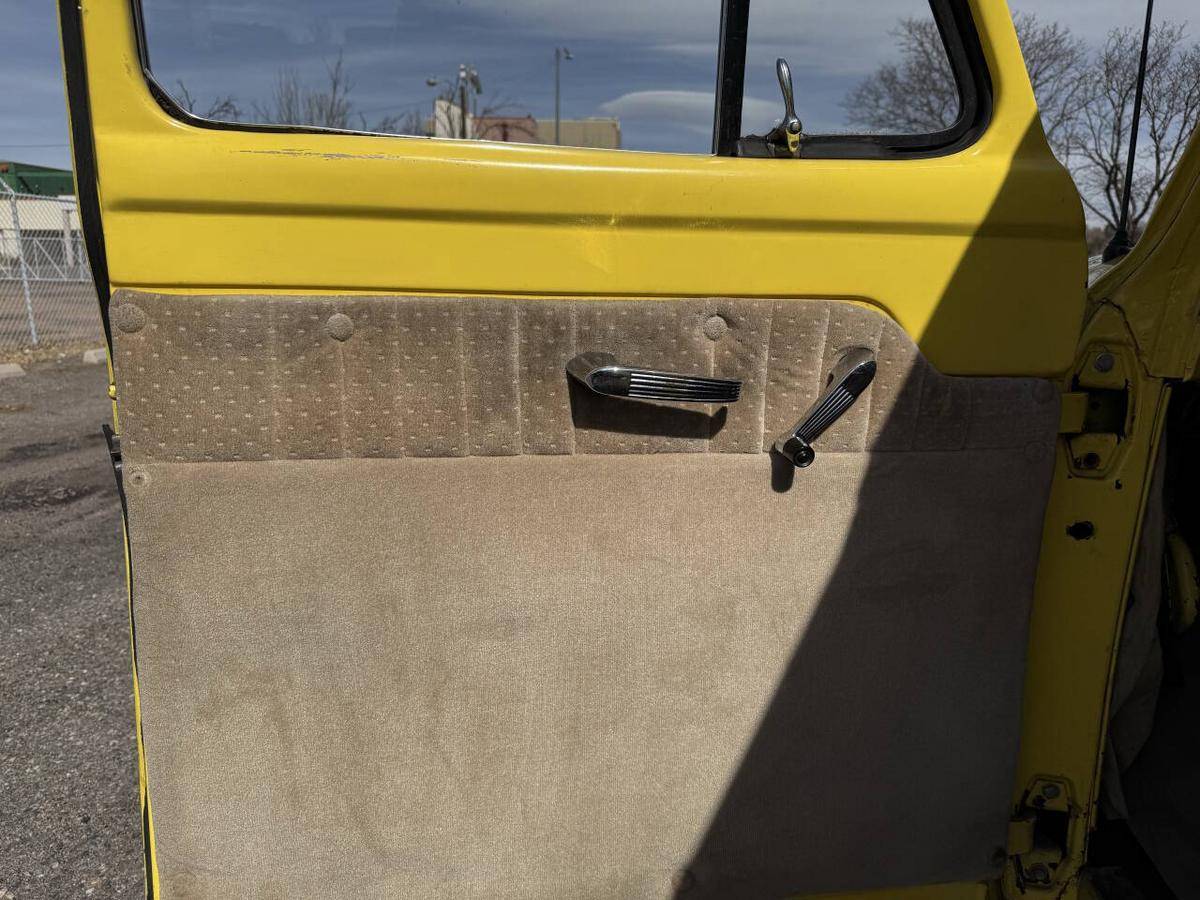 Ford-Panel-van-1954-yellow-8