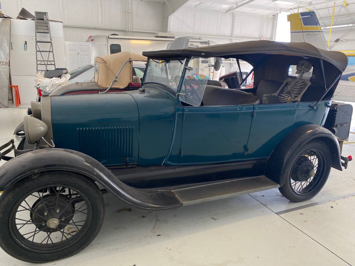 Ford-Phaeton-1928-blue-2