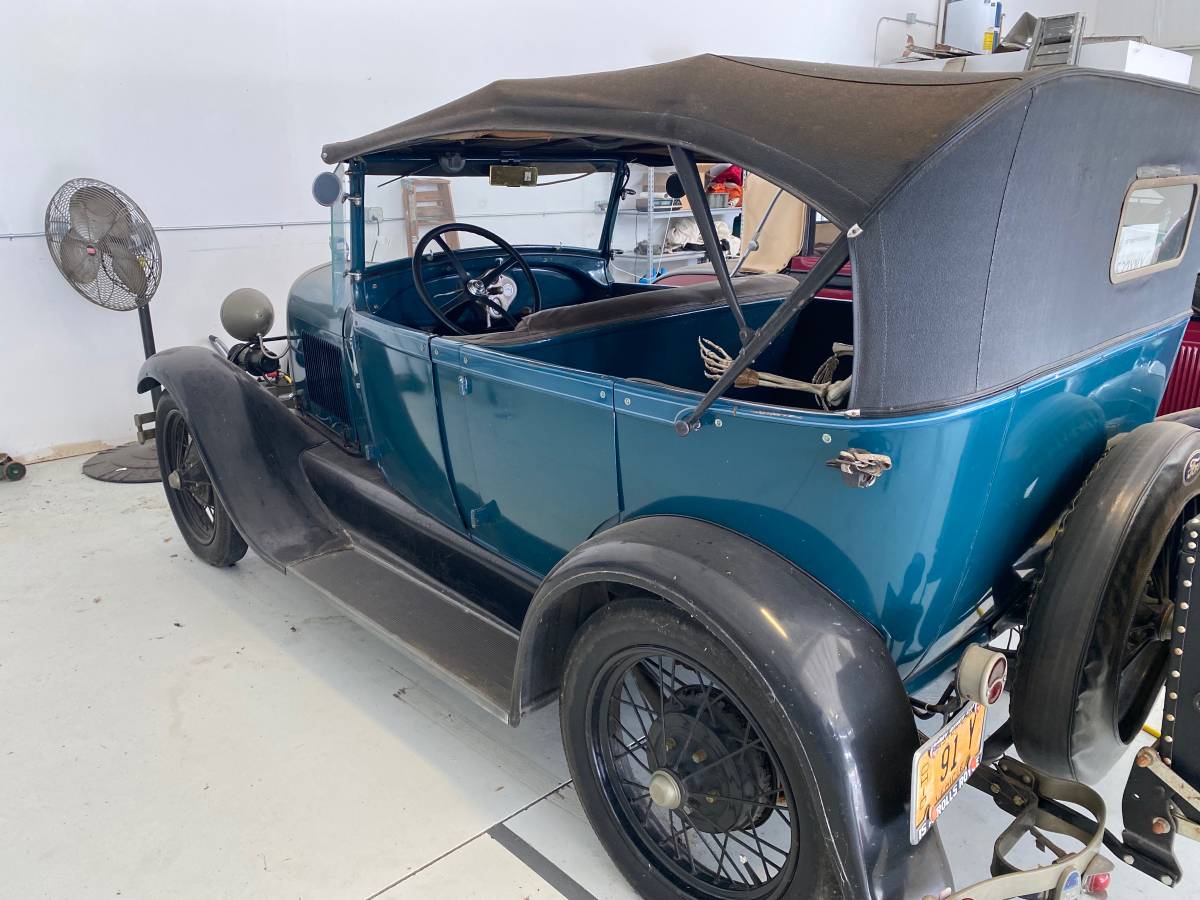 Ford-Phaeton-1928-blue-4