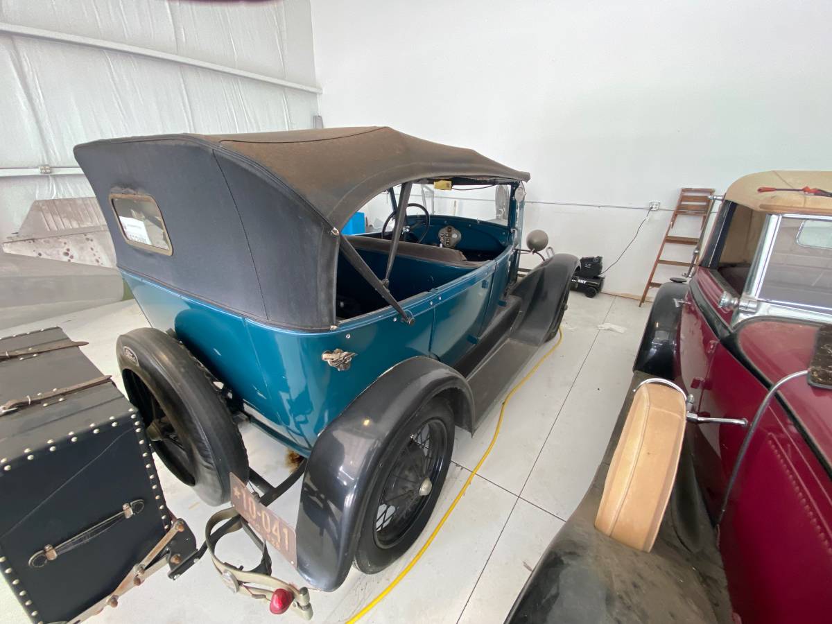 Ford-Phaeton-1928-blue