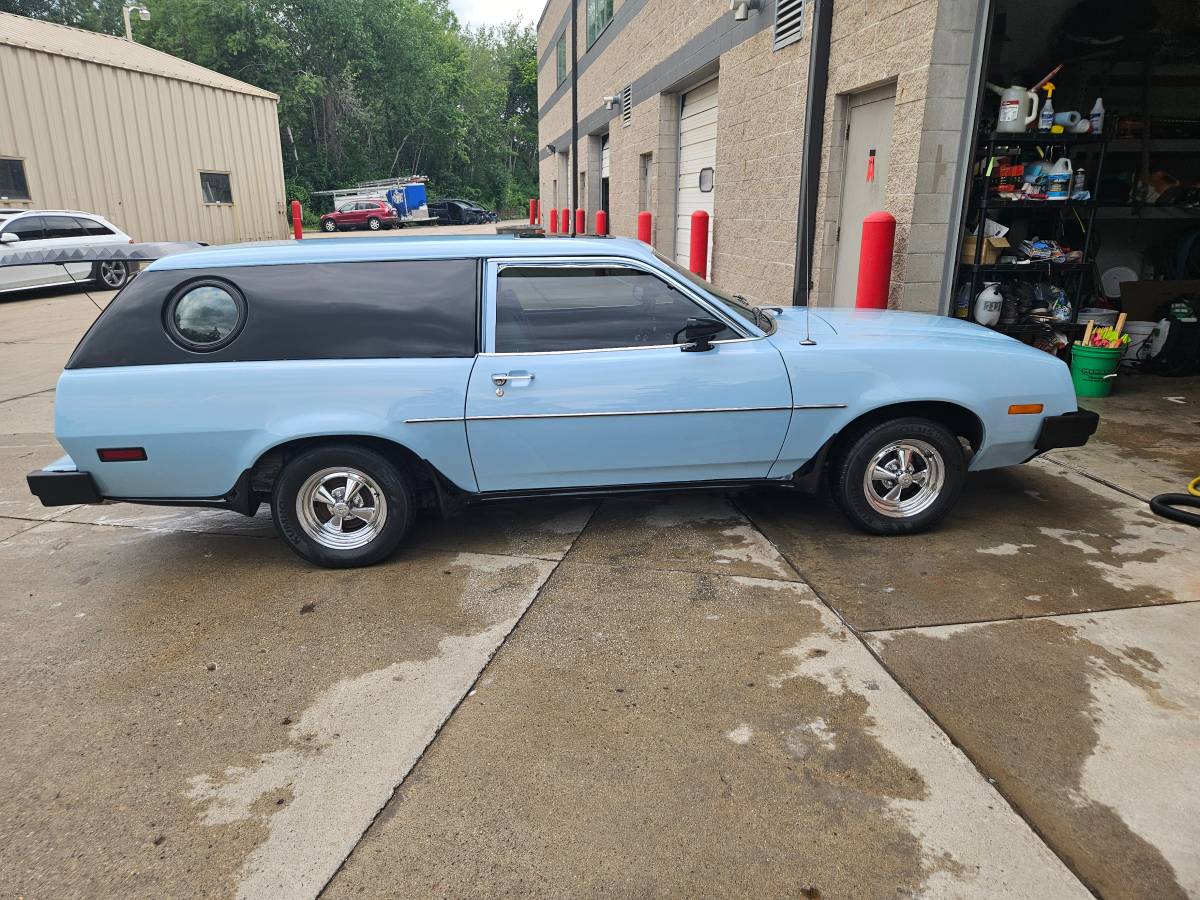 Ford-Pinto-cruising-wagon-1979-blue-1