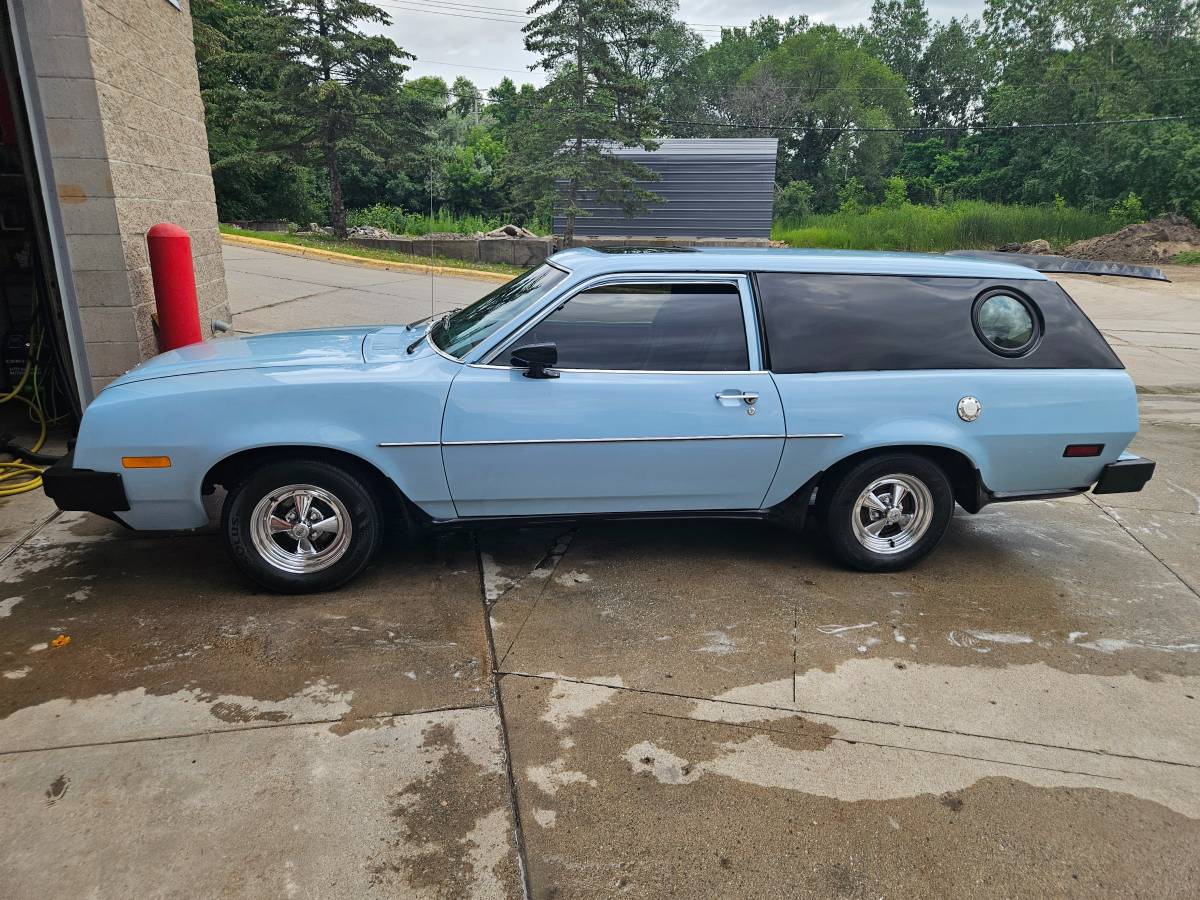 Ford-Pinto-cruising-wagon-1979-blue