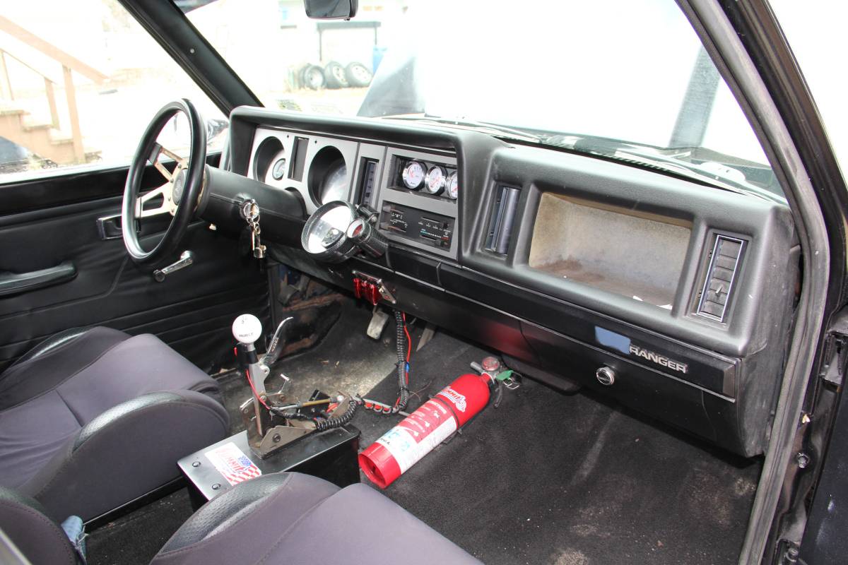 Ford-Ranger-1986-black-4