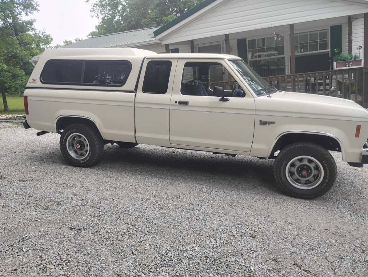 Ford-Ranger-xlt-1988-white