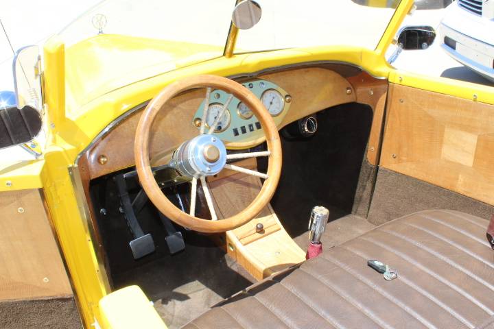 Ford-Roadster-1932-12