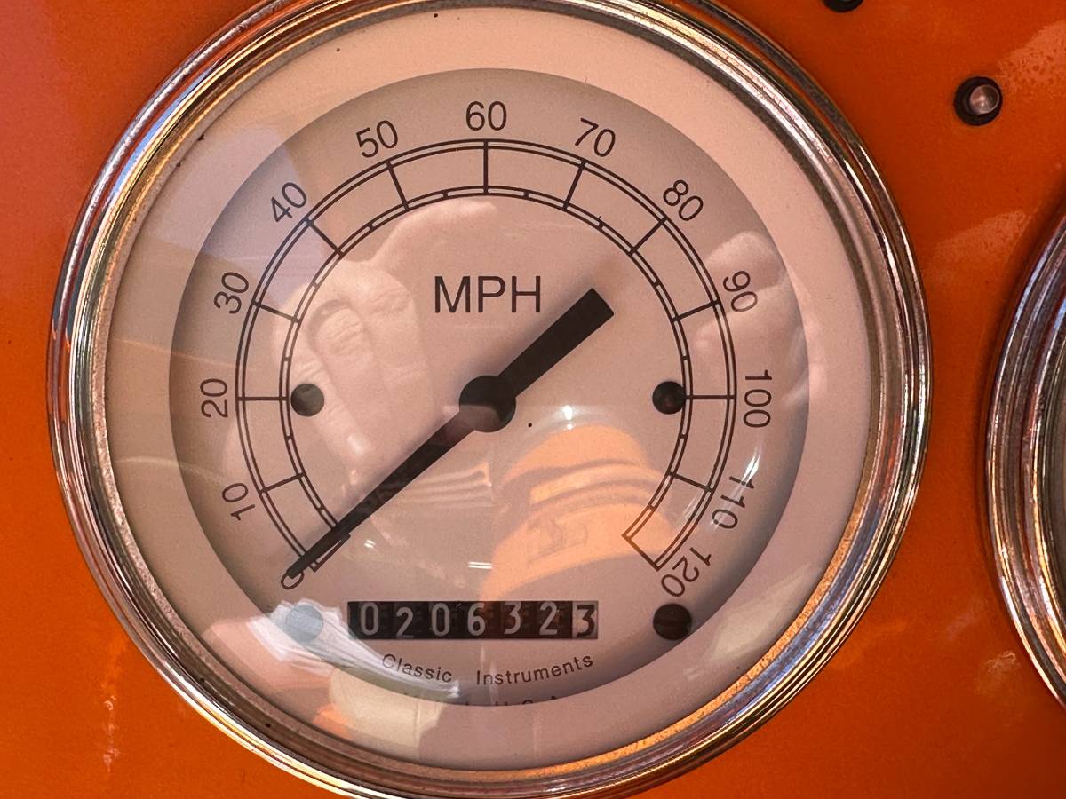Ford-Roadster-street-rod-1939-orange-2