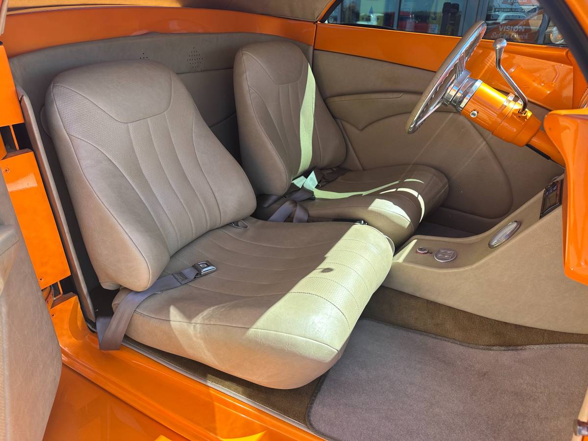 Ford-Roadster-street-rod-1939-orange