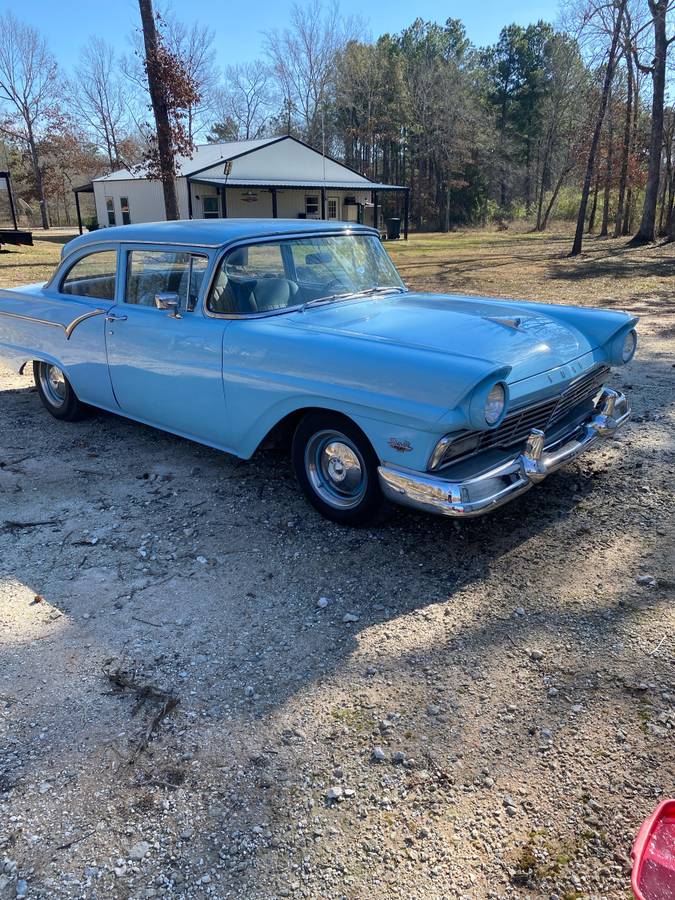Ford-Sedan-1957-blue-1