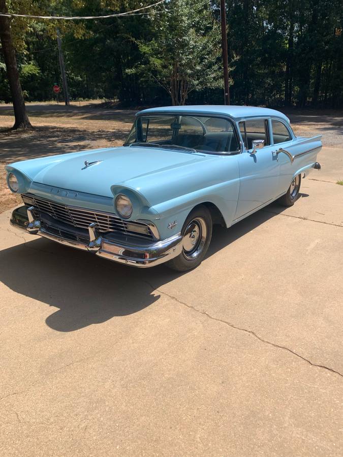 Ford-Sedan-1957-blue-10