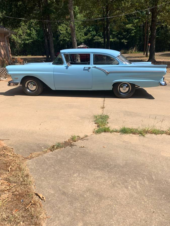 Ford-Sedan-1957-blue-11