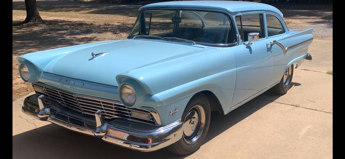 Ford-Sedan-1957-blue-5