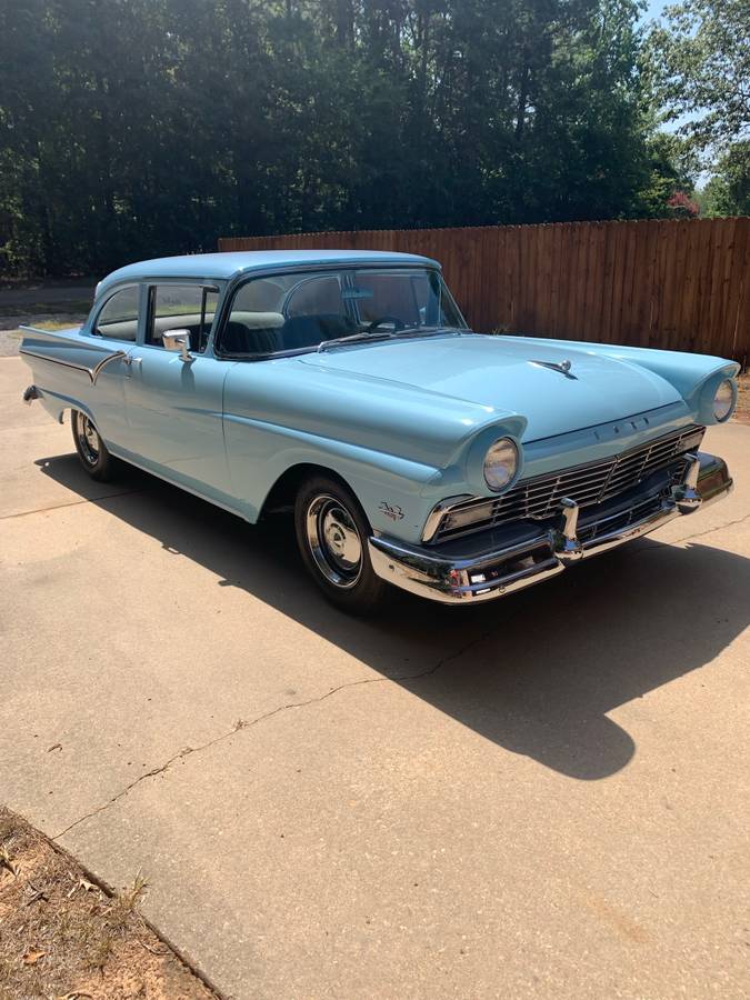 Ford-Sedan-1957-blue-8