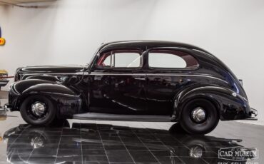 Ford-Standard-Tudor-1940-Sedan-2