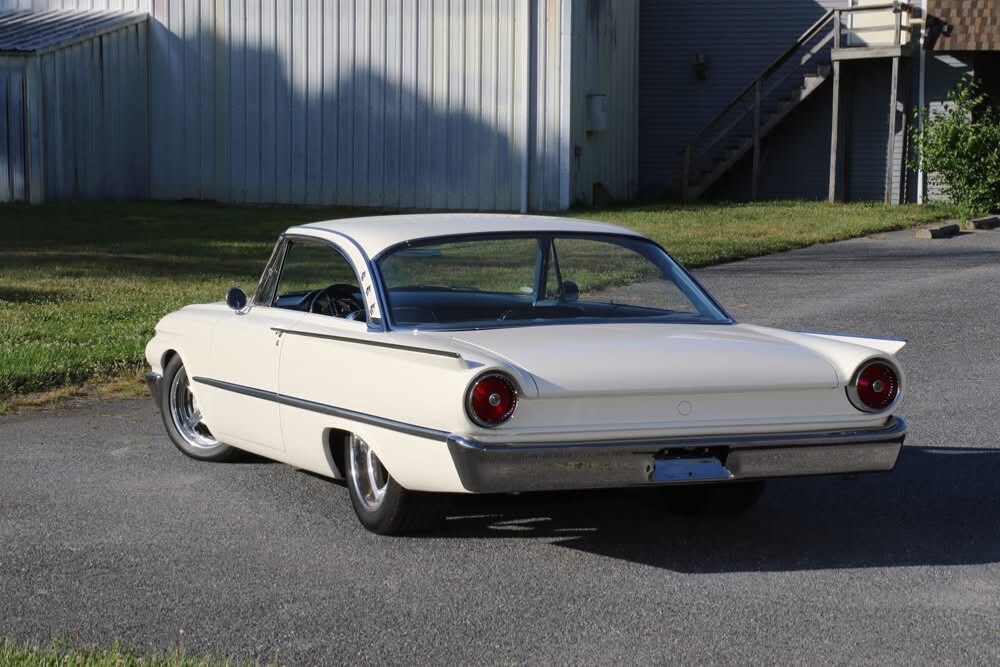 Ford-Starliner-1961-Coupe-2