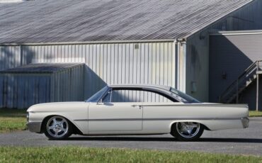Ford-Starliner-1961-Coupe-3