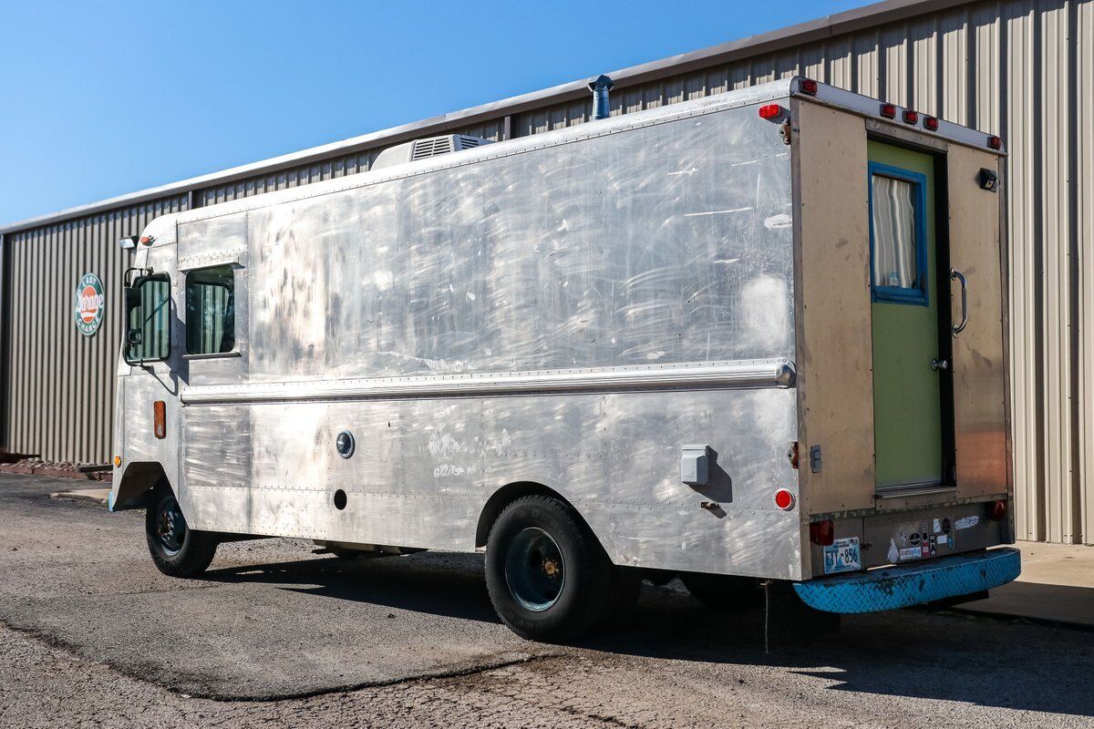 Ford-Step-Van-1970-Van-2