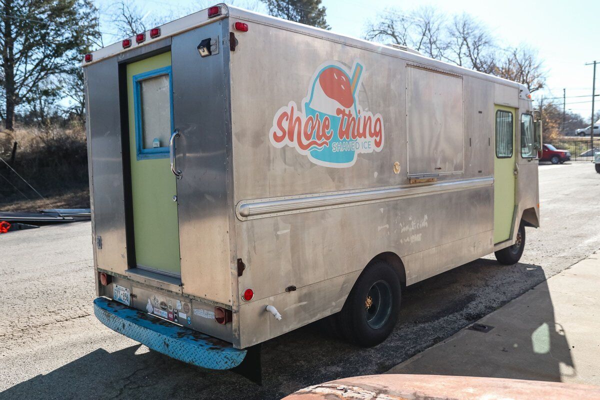 Ford-Step-Van-1970-Van-4